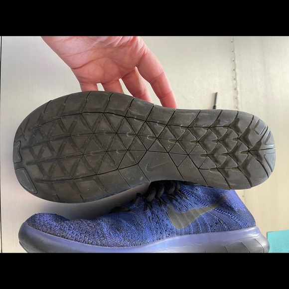 Nike Free Rn fly nit 
Men’s size 8.5. In womens size 9-10 is a guess. - Picture 4 of 5